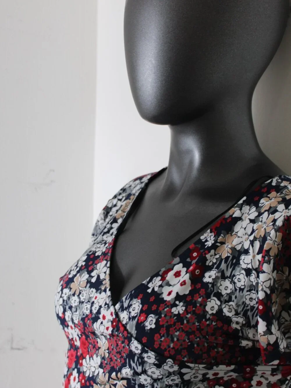 Kaileigh Amandine Floral Faux-Wrap Knit Dress Navy Red Medium